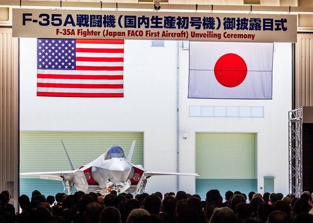 本月5日，日本國內製造的首架F35隱形戰鬥機首次對外展示。（圖源：互聯網）