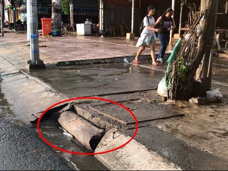 平新郡安樂Ａ坊火箭街上被人為阻塞的沙井口。