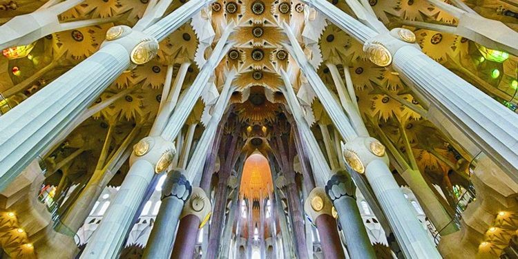 巴塞羅那神秘的聖家大教堂 ảnh 2