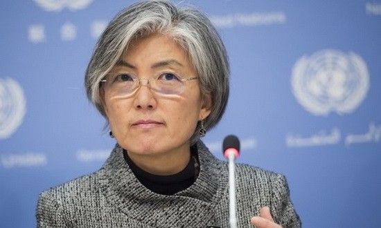 韓國總統文在寅於昨(18)依法任命康京和為外長。她既是火線上台的文在寅政府之首任外長，也是韓國首任女外長。（資料圖：聯合國）