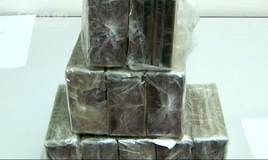 運載 14 塊海洛因兩姐妹被捕 ảnh 1