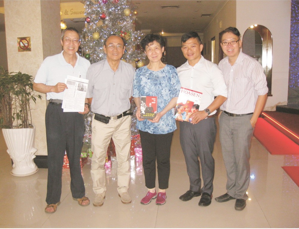 胡志明市越中友協副會長陳抗戰等越南朋友與我們在八達酒店。