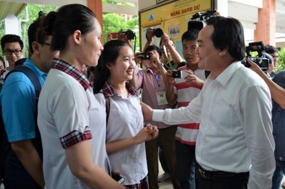 教育與培訓部長馮春迓預祝各位考生考得好成績。(圖源：互聯網)