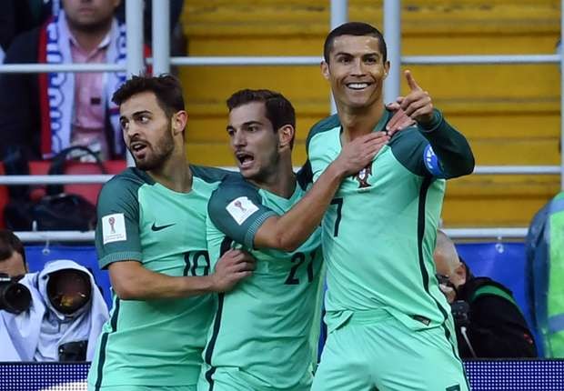 Ｃ羅與隊友慶祝進球。(圖源：互聯網)