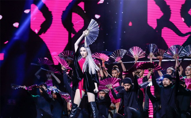 寶詩在《The remix-2017年燈光和音》節目上的表演。（圖源：互聯網）