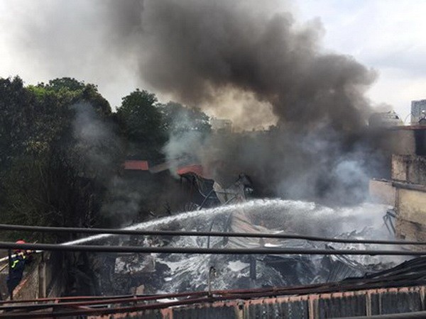 潮曲塑料回收再生工廠發生火警 ảnh 1