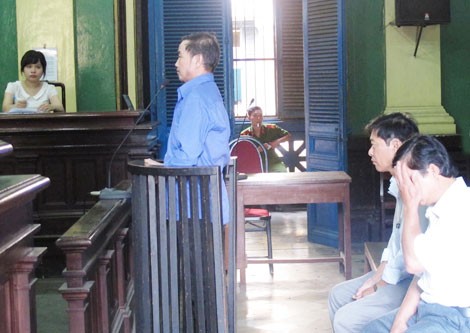 圖為各被告人在初審法庭聽判。（圖源：互聯網）