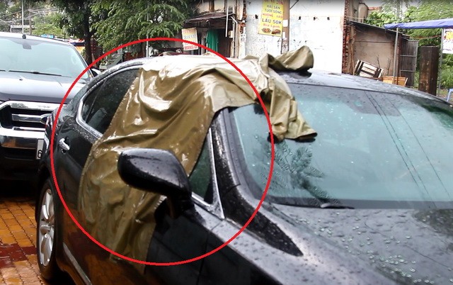 依失主舉報，該汽車被砸破玻璃窗竊取50億元。（圖源：互聯網）