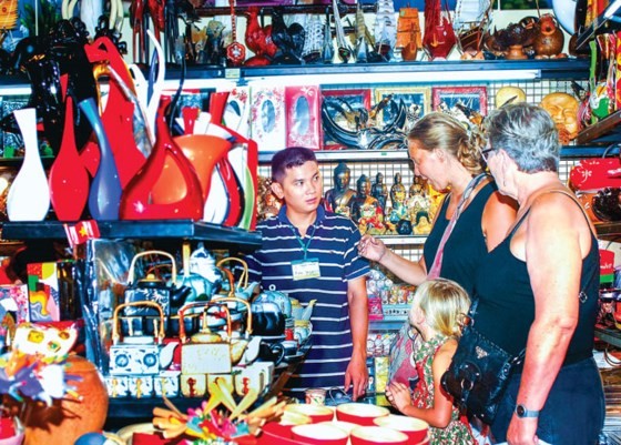 按照規定，個體經營戶沒有法人資格，所以要重新註冊個人賬戶。