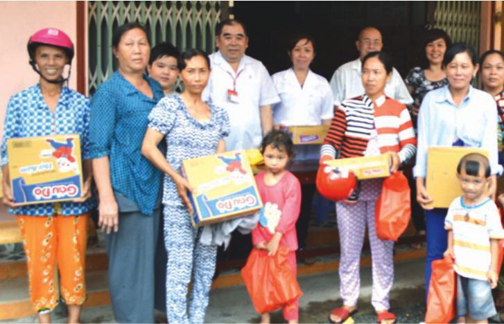 河仙貧窮病人獲贈送禮物。