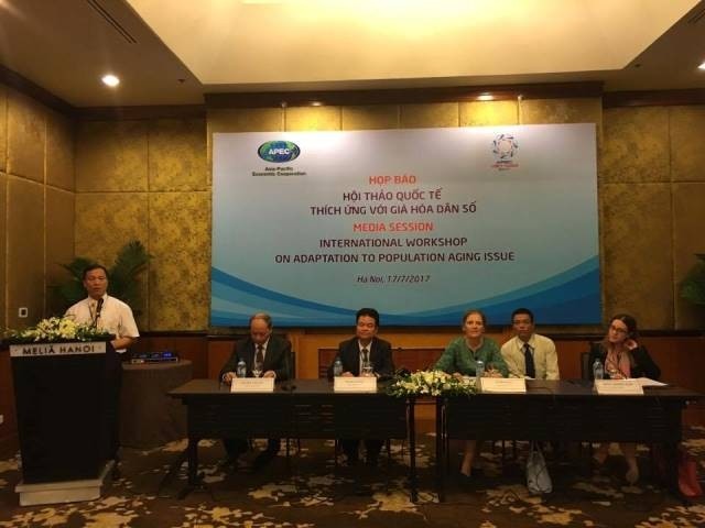 研討會上明確指出，我國從2011年起迅速進入人口老化階段，但仍是一個平均收入低的國家。（ 資料圖源：互聯網）