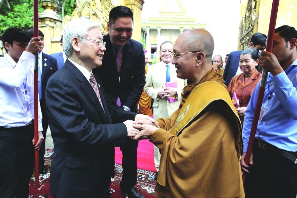 阮富仲總書記會見佛教法宗派宗長大僧王布爾格里。（圖源：越通社）