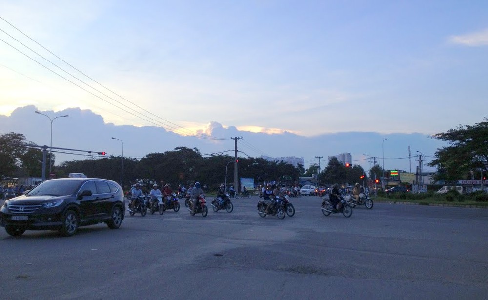 圖為范雄街 - 阮文靈街四岔路口傍晚時。（示意圖源：互聯網）