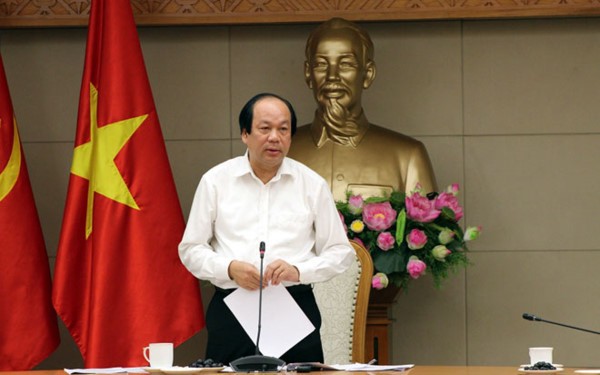 政府辦公廳主任梅進勇部長在會議上發表講話時，向融資緩慢且低於兩成的13部委、地方轉達政府總理的批評。（圖源：VOV）