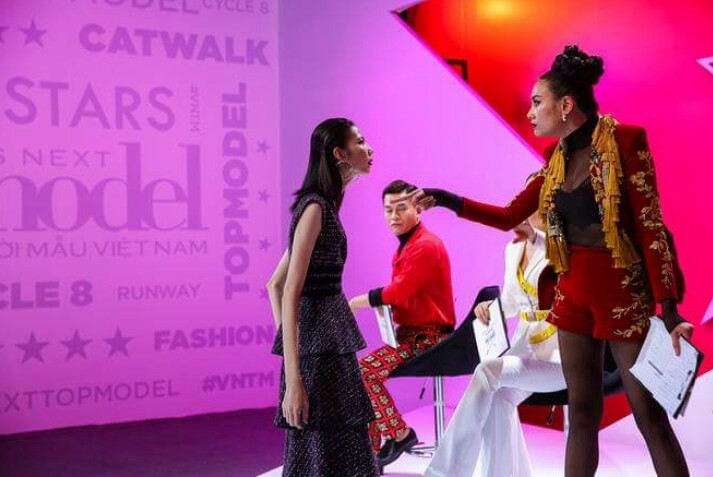 在《越南超模新秀大賽》中參賽者互罵。