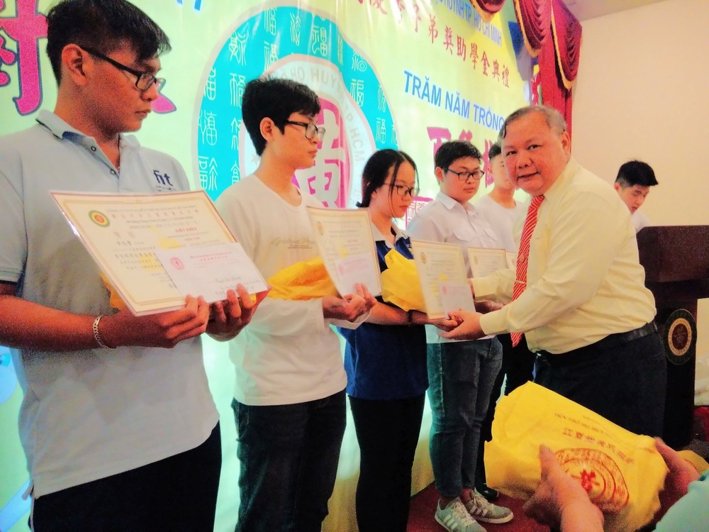 張氏與黃氏宗祠頒發獎學金 ảnh 1