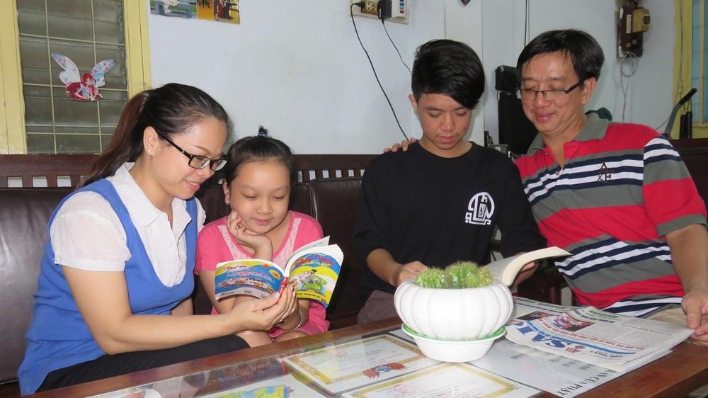 阮孟強一家和樂融融。