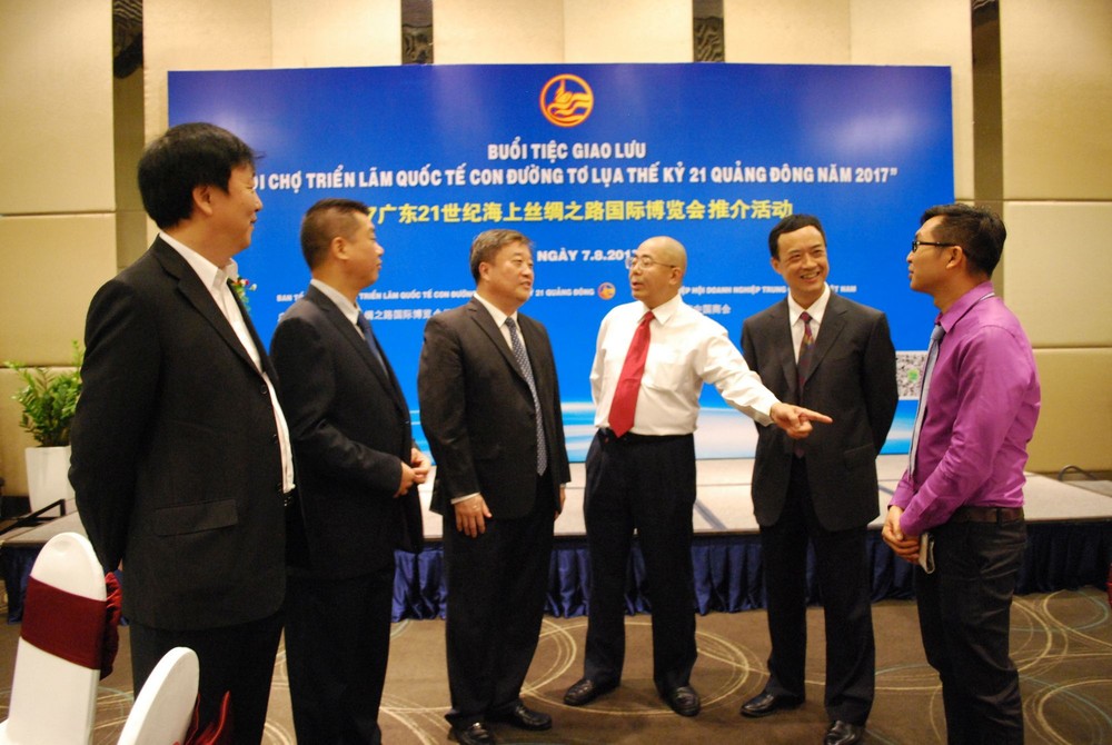 海絲博覽會組委會與企業交流。