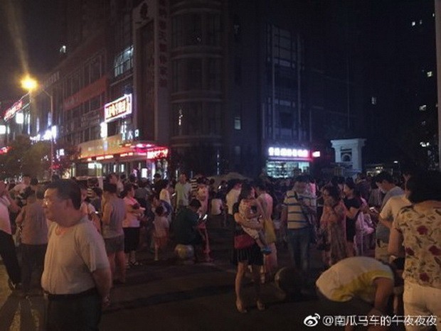 中國發生兩場強震致數百人傷亡 ảnh 1