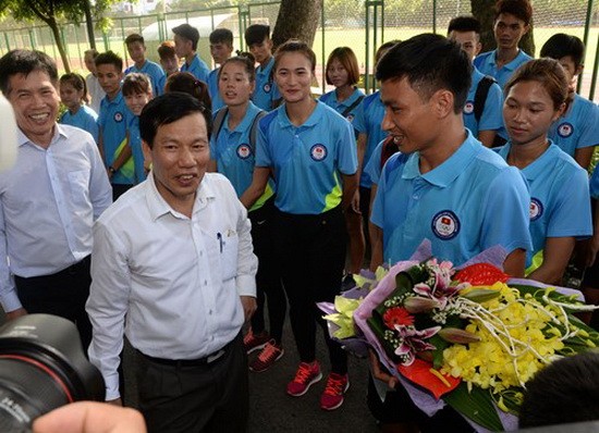 文體與旅遊部長阮玉善動員國家田徑選手。（圖源：互聯網）