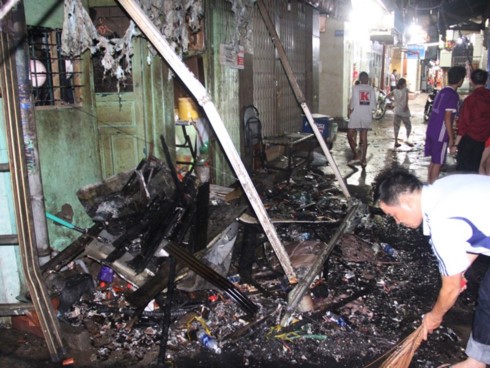 火警現場一片殘骸