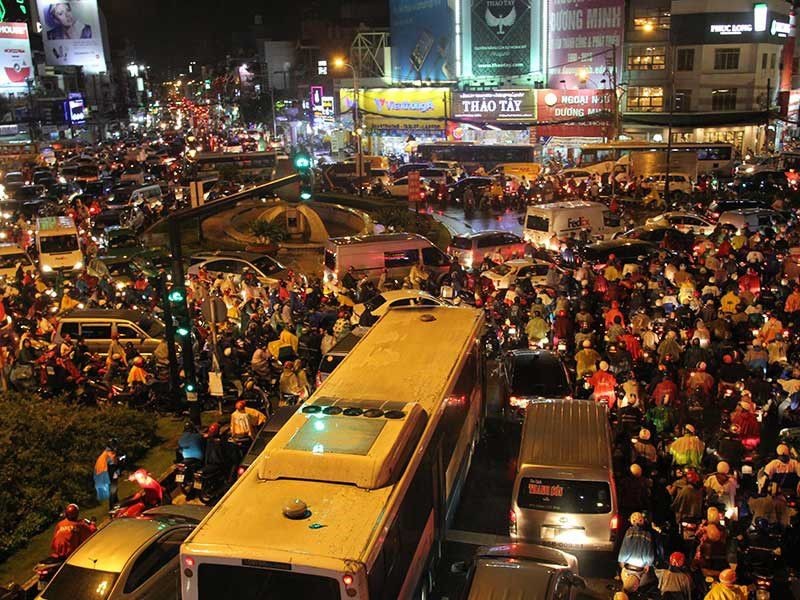 新平郡賈父陵環島經常塞車。