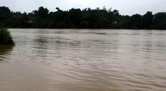由於中國上游地區大面積強降雨，致使上游洪水傾瀉而下，造成老街省老街市紅河洪水水位高漲。（示意圖源：互聯網）