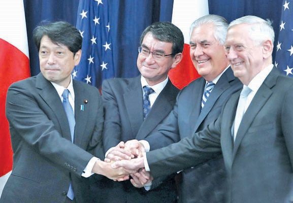 (左起) 日本防務大臣小野寺五典，日本外務大臣河野太郎，美國國務卿蒂勒森和美國國防部長馬蒂斯在美國國務院召開美日國防和外交會談。(圖源：互聯網)