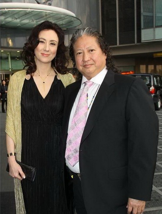 洪金寶和妻子。（圖源：互聯網）