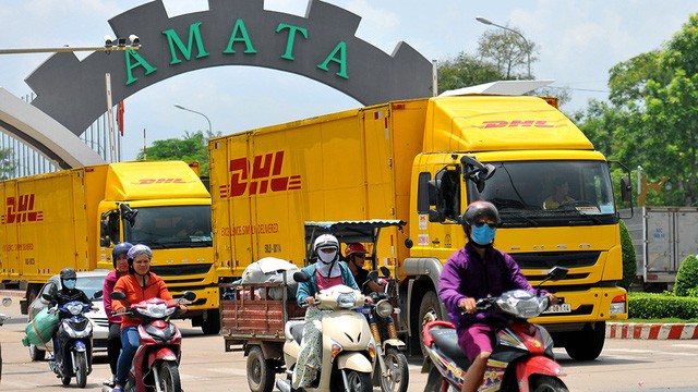 Amata工業區大門前1號國道與崛起街交岔路口。