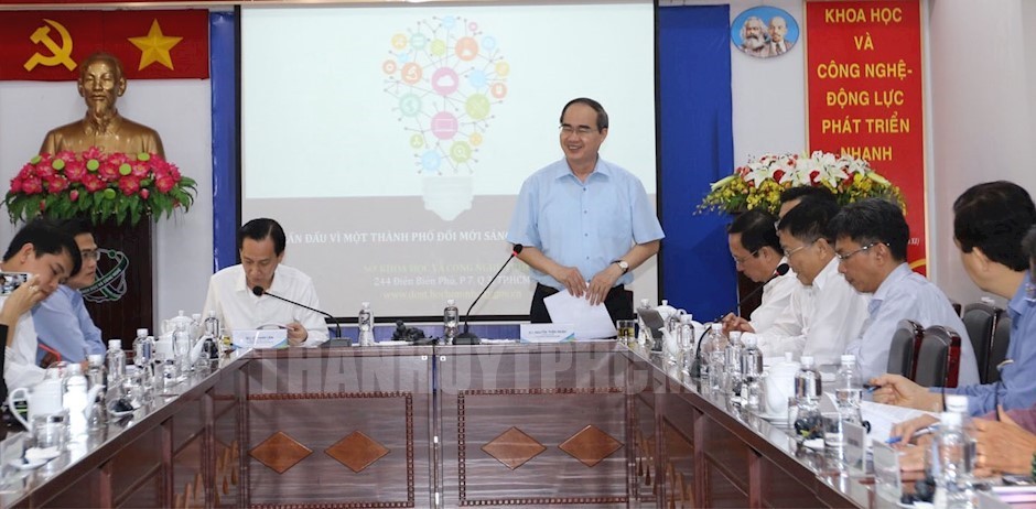 市委書記阮善仁與革新企業舉行會議。（圖源：互聯網）