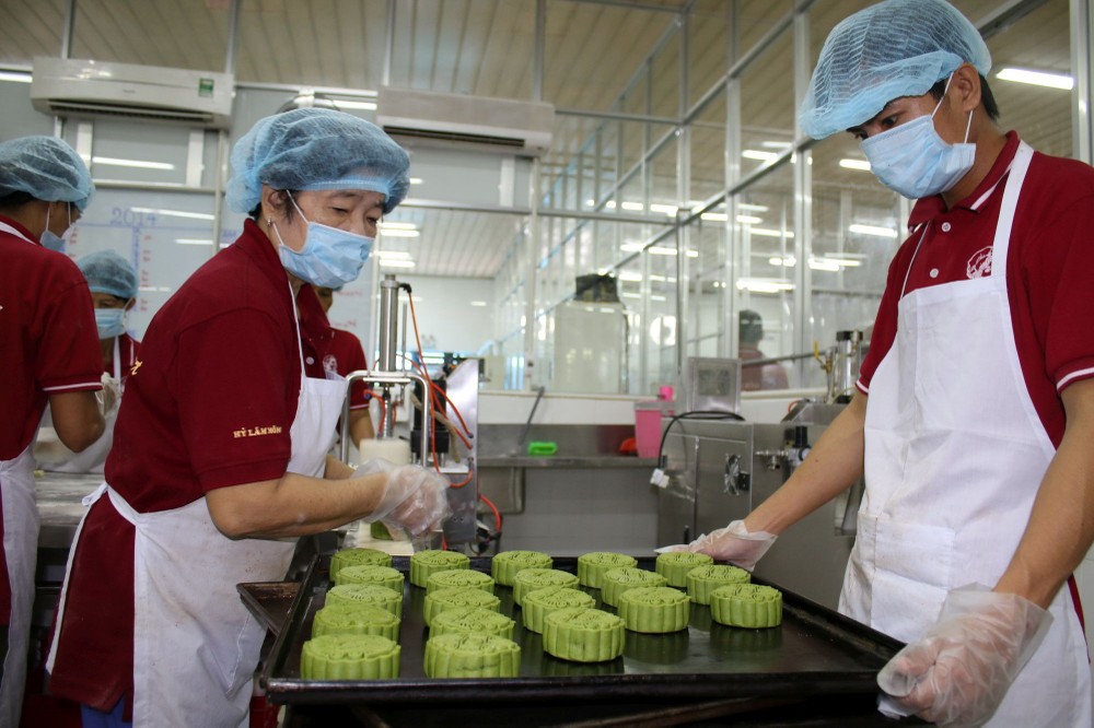 喜臨門餅家的生產線一隅。