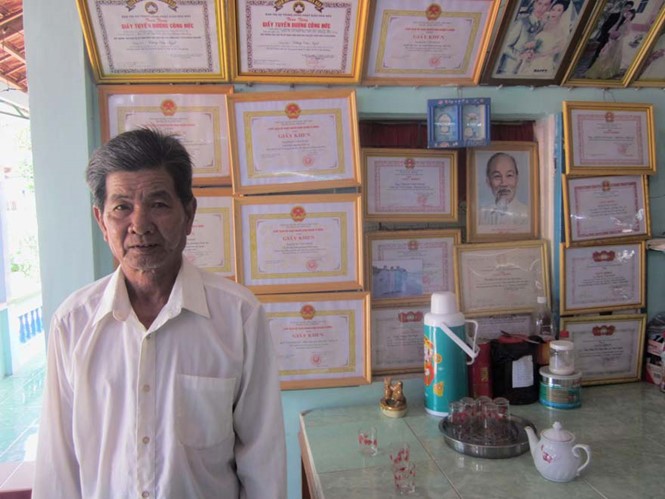 登文甜先生獲得不少社會慈善工作獎狀。