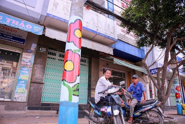 在電燈柱繪圖是為美化市容作出努力。