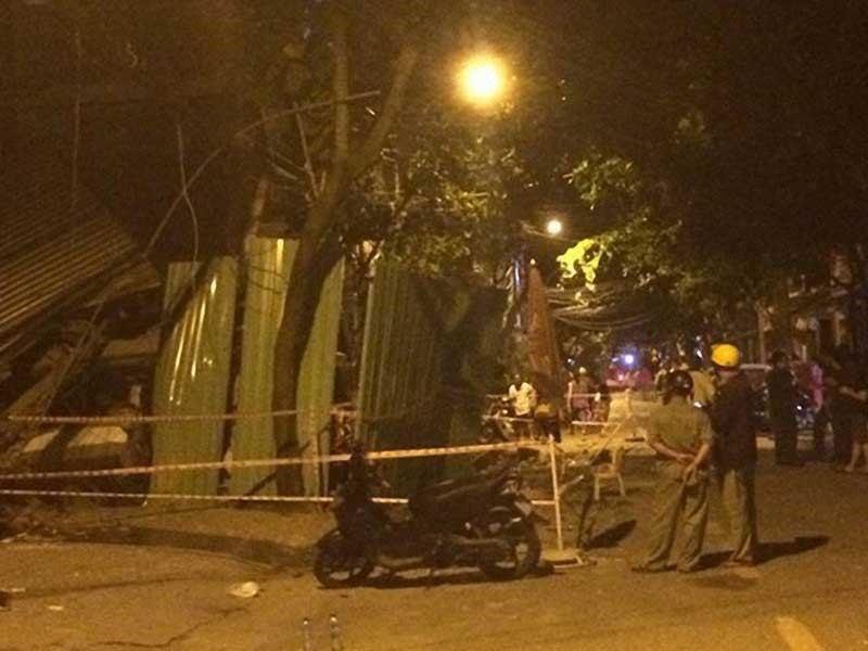 9月2日晚上，在新平郡第二坊新山和街的樓房倒塌現場。