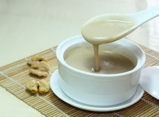 黑芝麻核桃加牛奶。（示意圖源：互聯網）