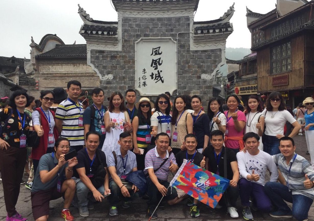 本市20多個旅遊社代表考察了鳳凰城。