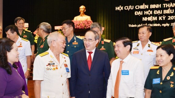 市領導與各退伍軍人會晤。