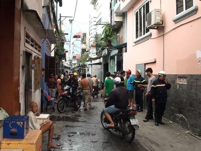 圖為平盛郡長沙街64號巷火警熄滅後的現場。（圖源：阮新）