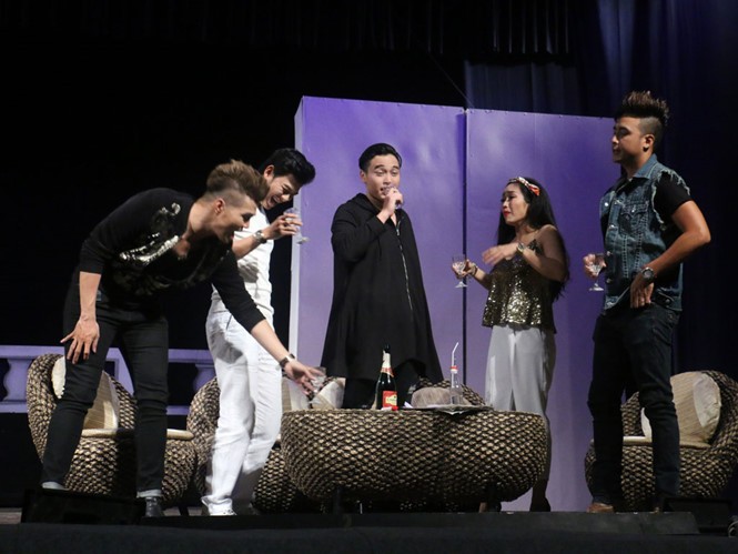 紅雲話劇舞台的恐怖話劇《奪魂之石》。恐怖話劇吸引觀眾令人憂心。