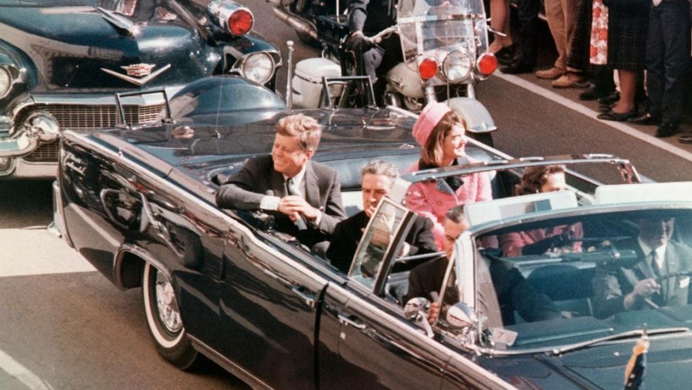 肯尼迪在與夫人傑奎琳事發前資料圖片。（圖源：互聯網）