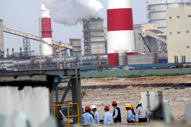 監察工作團正檢查台塑河靖興業鋼鐵公司。