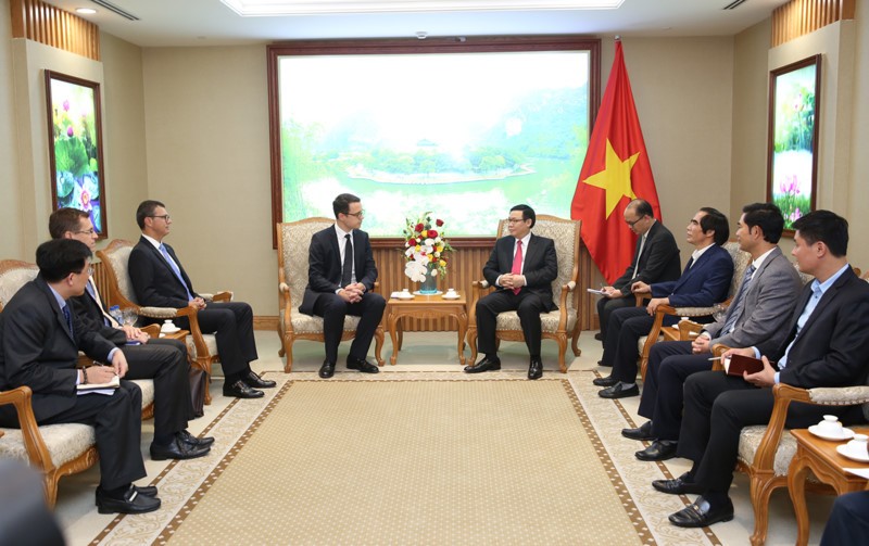 政府副總理王廷惠(中右)接見瑞士蘇黎世機場(Zurich Airport)集團代表團。（圖源：VGP）