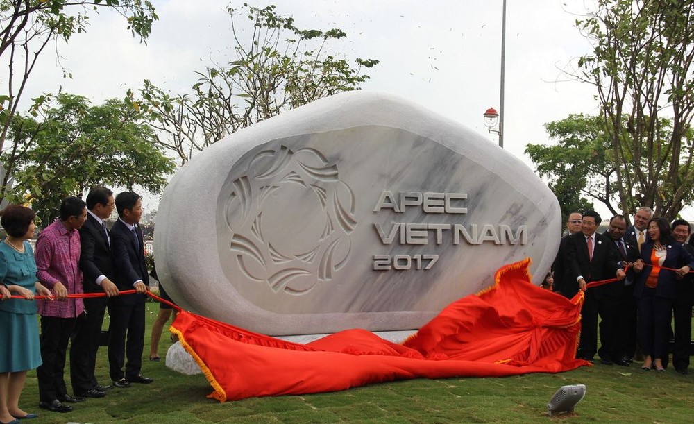 外交部長范平明與各代表出席開園揭幕儀式。（圖源：元杏）