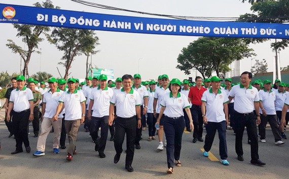 逾 5000 人參加“為窮人”步行活動。