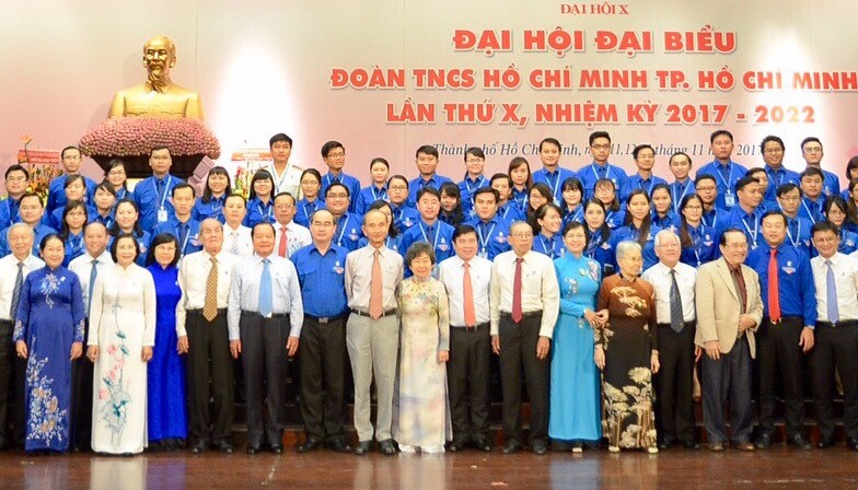 市領導與代表合照留念。