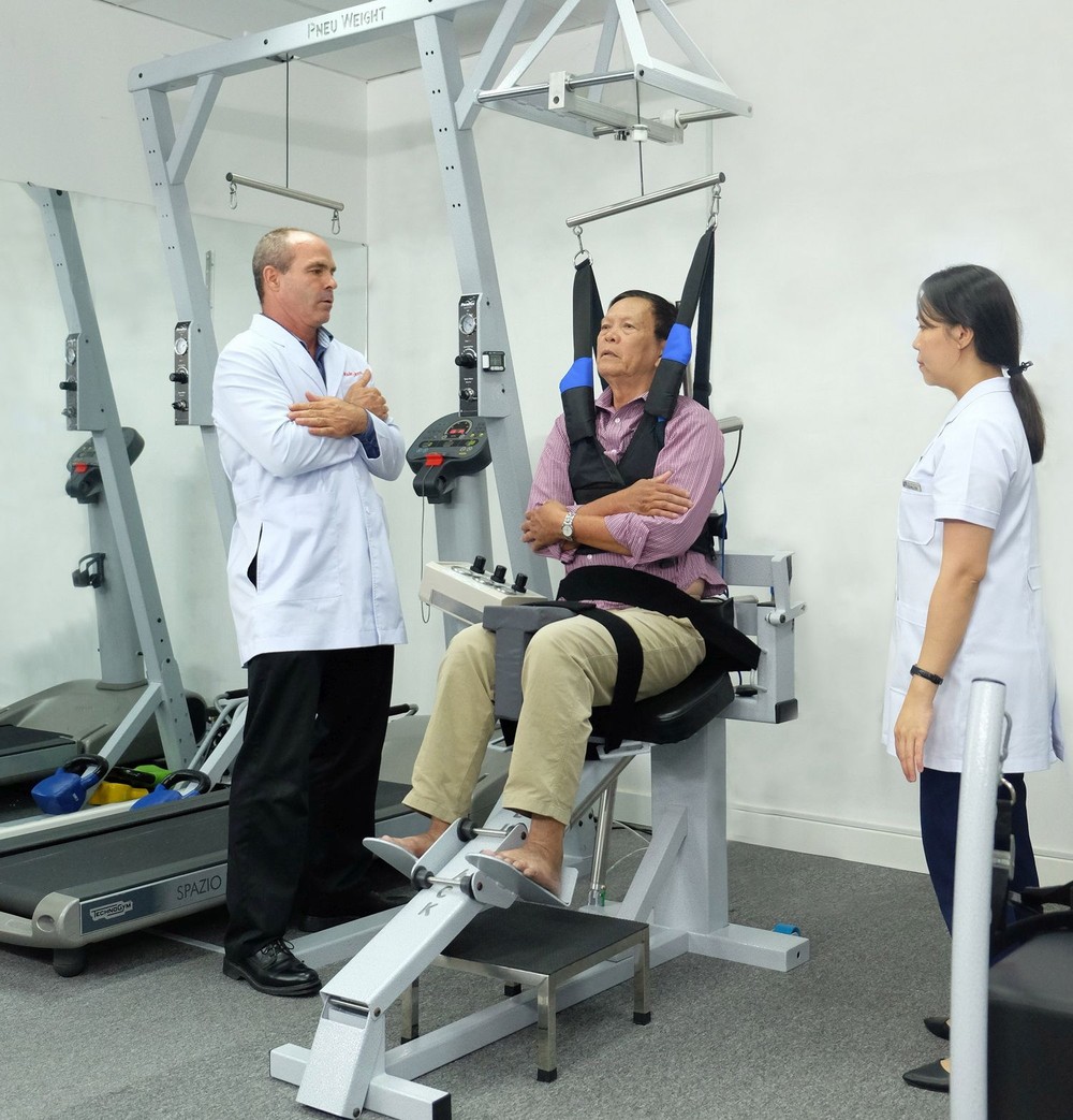 ACC專家為病人指引鍛練法。