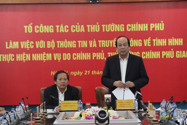 政府辦公廳主任梅進勇部長在會議上發言。