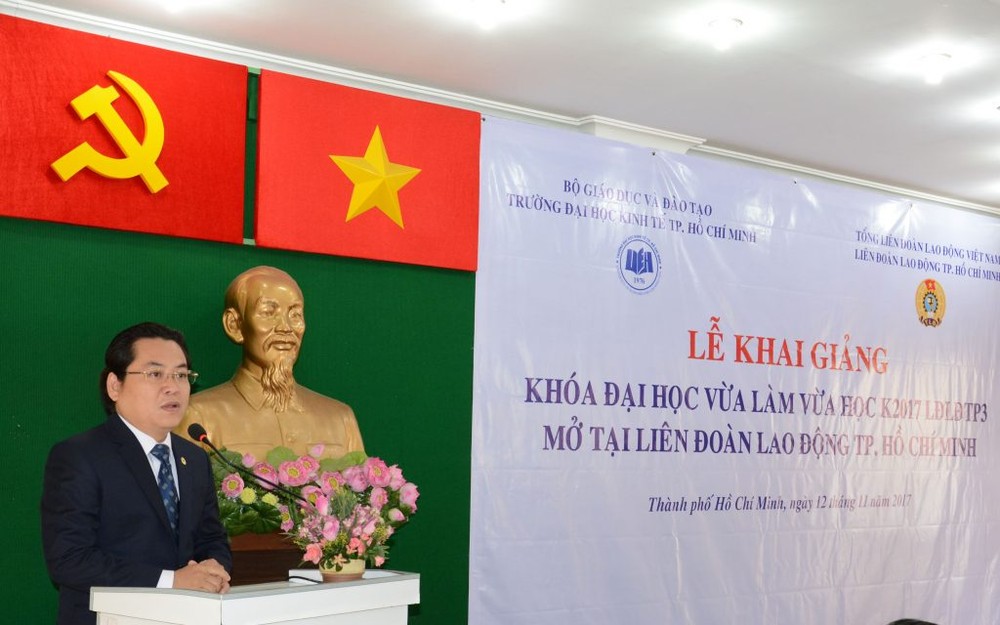 本市經濟大學副校長阮友輝日教授在開學典禮上致詞。（圖源：市勞動聯團）