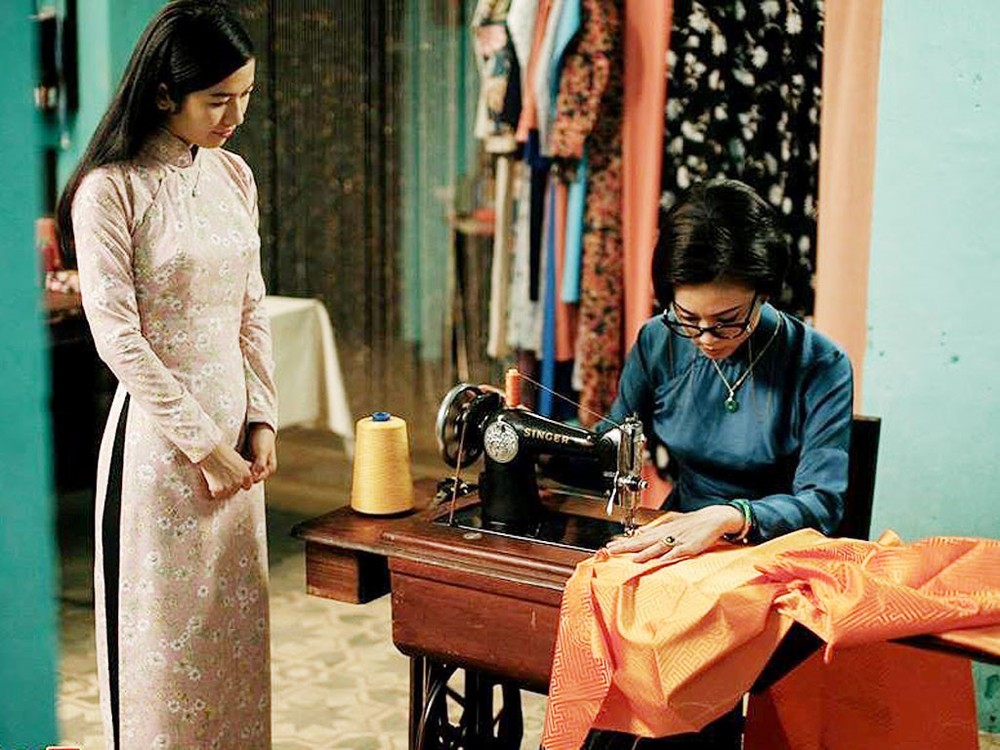 《西貢三小姐》中的一幕。